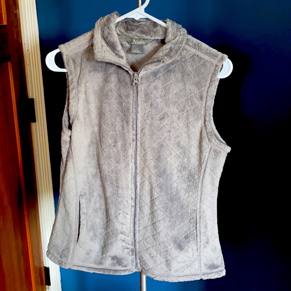 Grey vest. Natural reflections size small.
